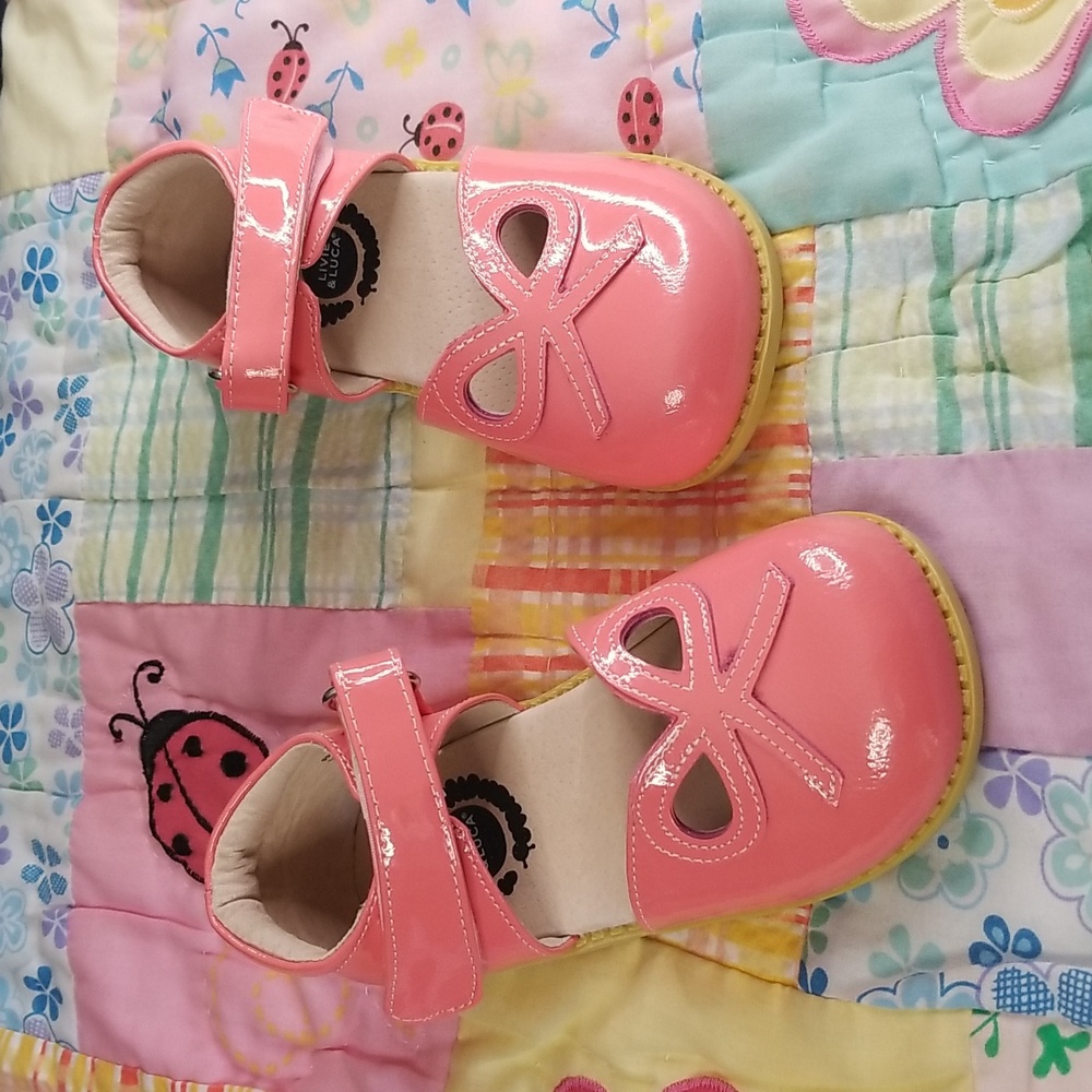 Livie & Luca Patent Leather Bows In Coral Size 11 Like new - Picture 7 of 9
